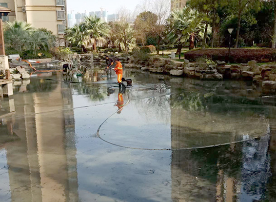 平泉景观池淤泥清理